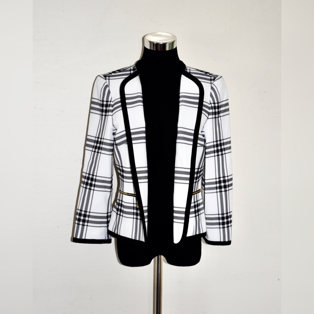 Blazer - Picture 2 of 5
